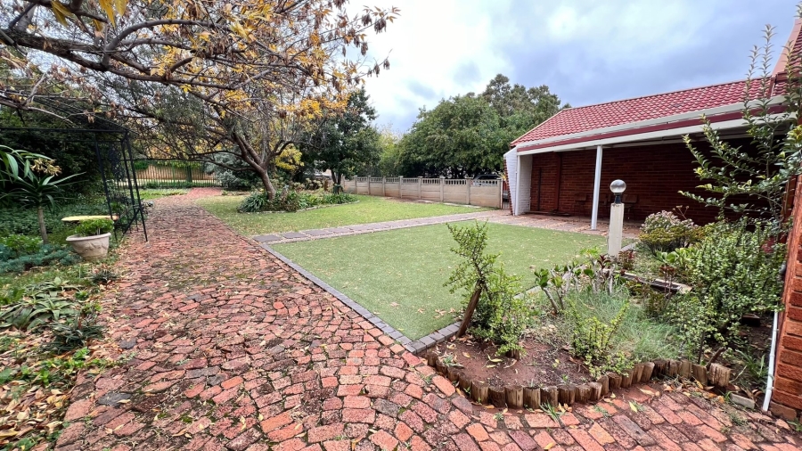 4 Bedroom Property for Sale in Langenhovenpark Free State